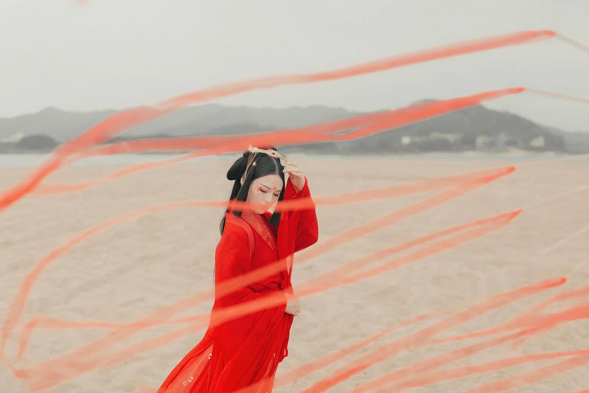 大漠红装,倾城婀娜.摄影/后期:安弟君 转载自百家号作者:7how
