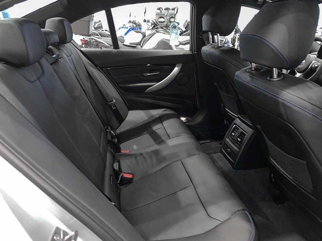 水泥灰色宝马320i m套件版