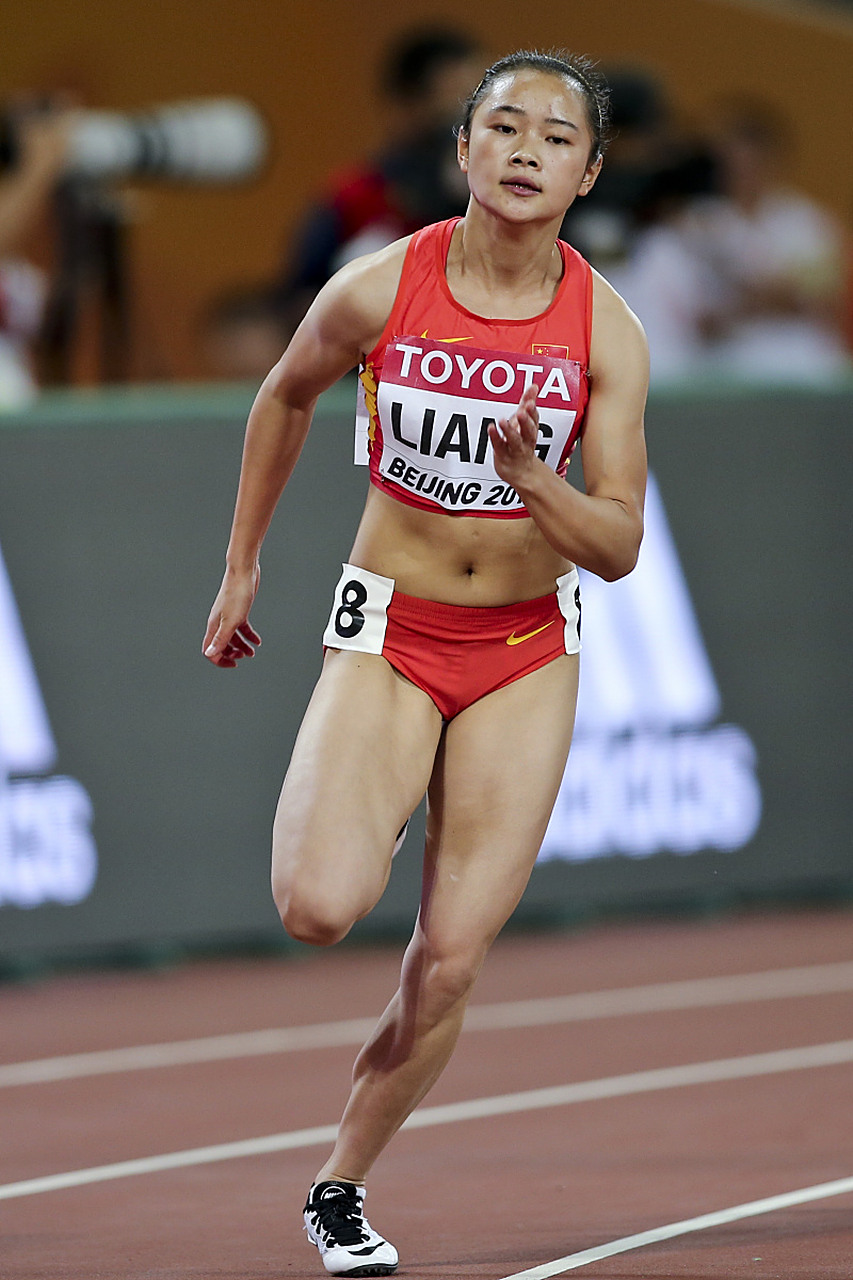 梁小静# #葛曼棋#  成都大运会女子田径4x100米接力,由梁小静,葛曼 