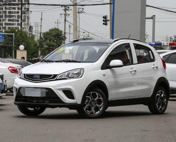 吉利-远景x1-1.3l 手动疯活版,外形设计大方,具有超高的运动范