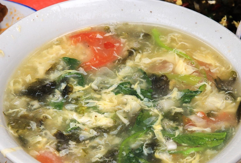 图为淮北农村大席最后一大碗鸡蛋汤上桌了,客人喝完鸡蛋汤,吃饱喝足就