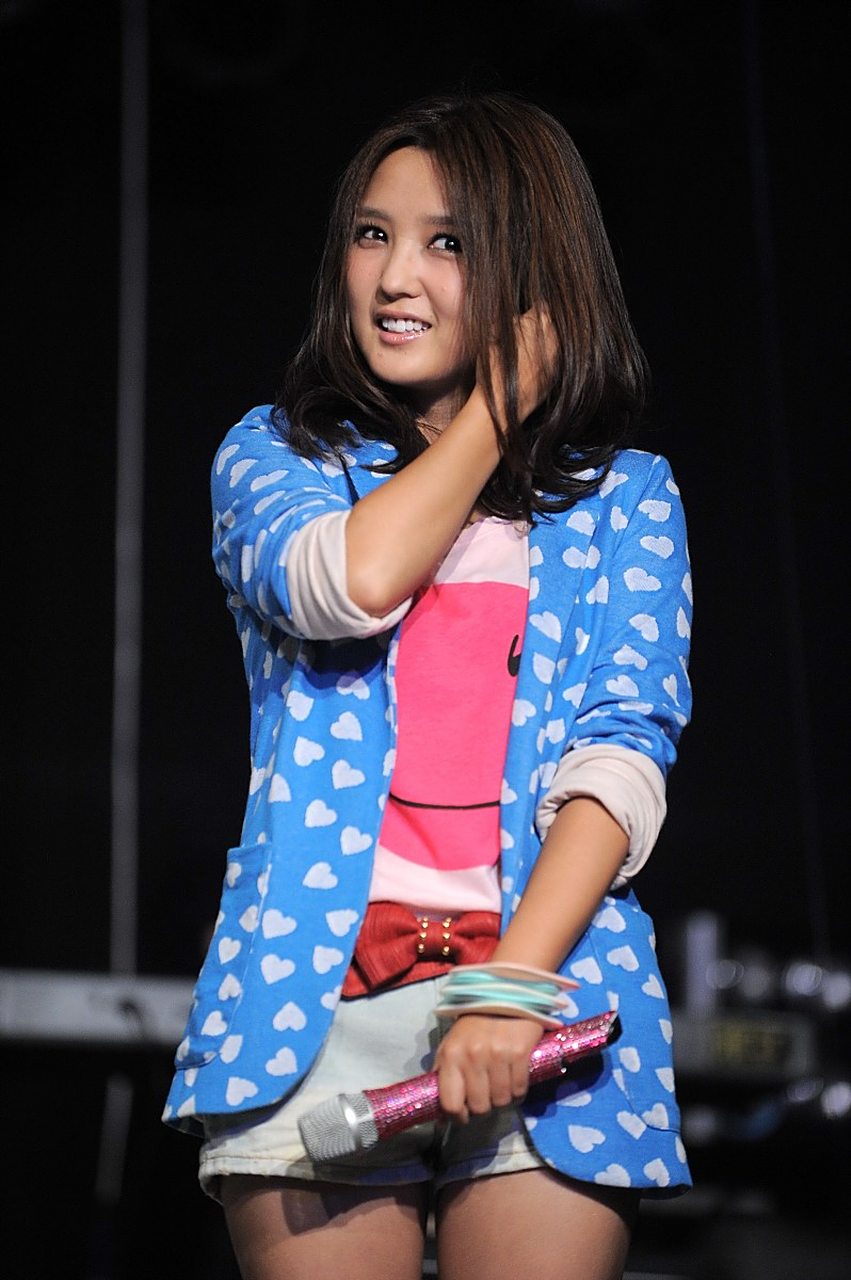 何洁暴瘦70斤上了热搜,体重从160瘦到90斤,厉害是挺厉害的,但何洁这么