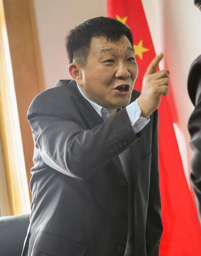 党委书记王天生变身谈判专家"王大炮",两袖清风,一身正气