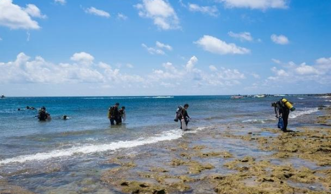 后壁湖,常可见当地民众,观光客争购海鲜,景象极为热闹