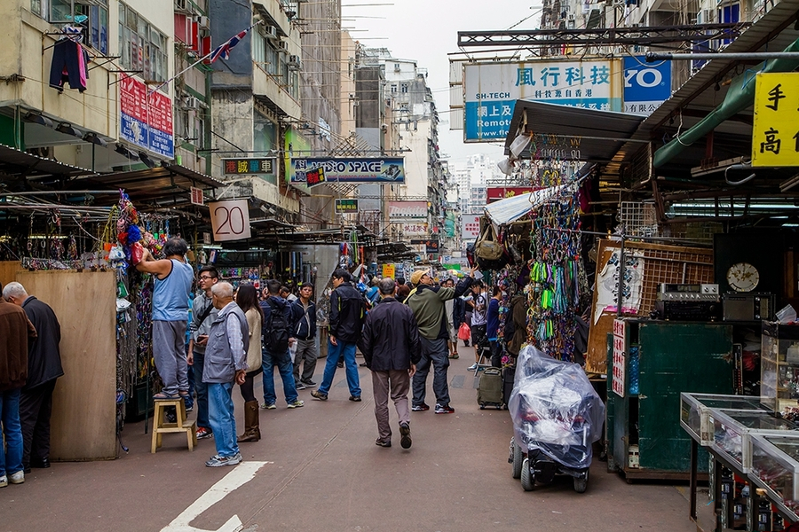 走进真实的香港老街区,没有富丽堂皇,只有香港人最真实的生活