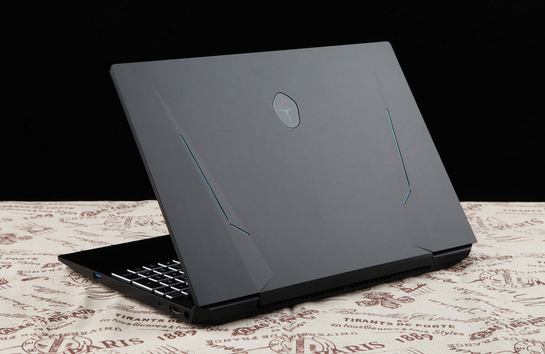 雷神911 air星战版实物图:外观轻薄便携,细节做工细腻