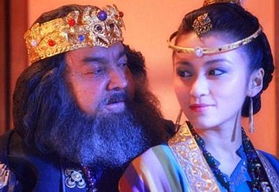 白鹿精为何要把白面狐狸变成观音菩萨模样的美少女迷惑比丘国王?