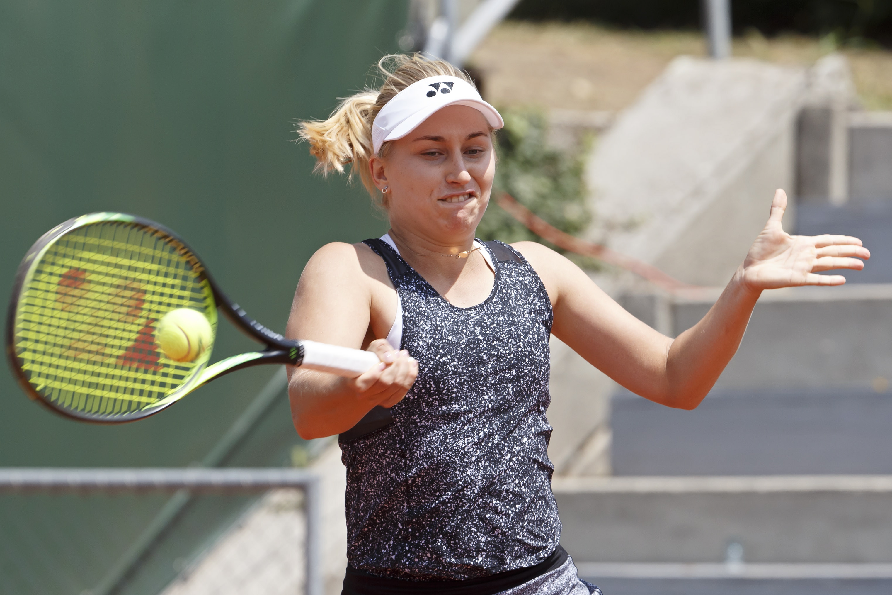 网球——洛桑女子公开赛:加夫里洛娃胜因-阿尔邦