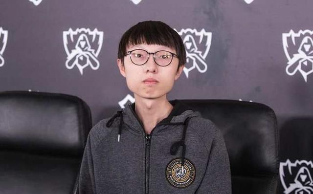 路人王dopa:有些人表面是韩服王者,其实背地里会跳东北二人转