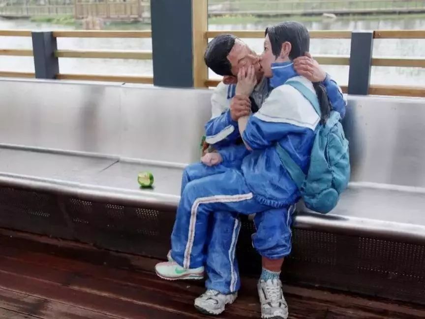 校服毁掉了中国人的青春