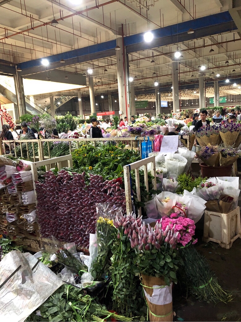 雲南花卉市場昆明溫馨花市公司主要從事鮮花銷售及批發業務,會議會展