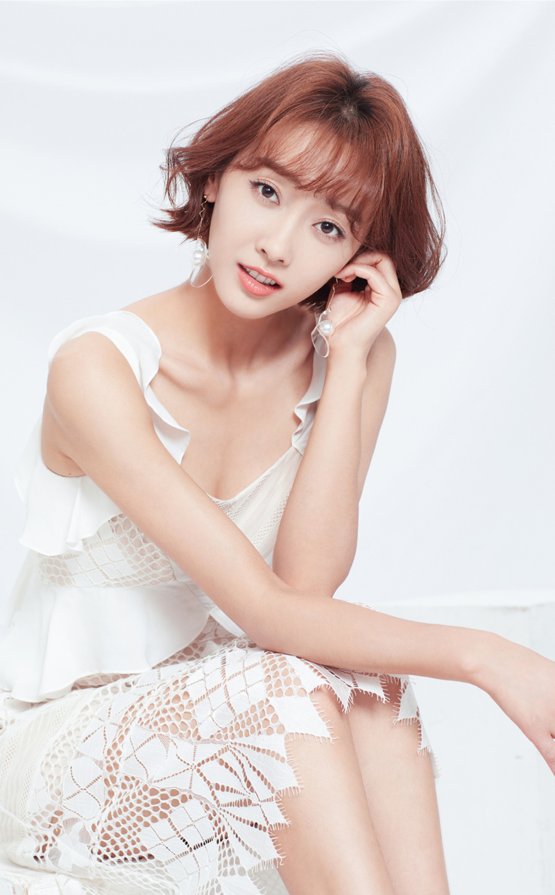 还记得《如懿传》中的阿箬吗?早期拍写真的曾一萱,少女范十足