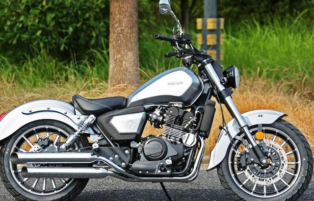 测评国产美式巡航车,外观时尚,配置升级,实测最高极速150km!