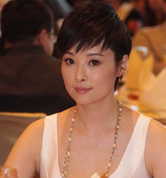 成熟美女袁立的风韵 最后一张才是真正的美