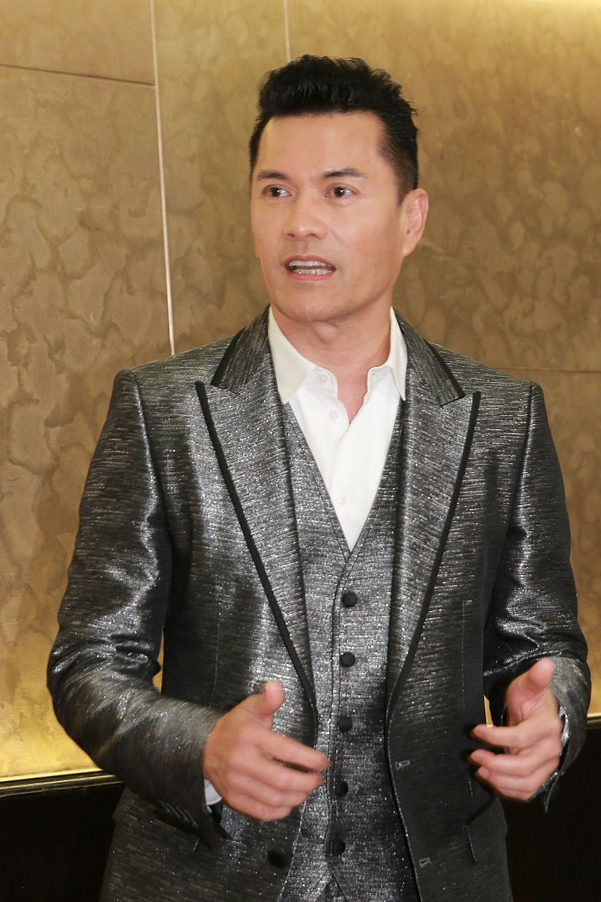 😂 首先,得说说吕良伟那让人惊叹的演技