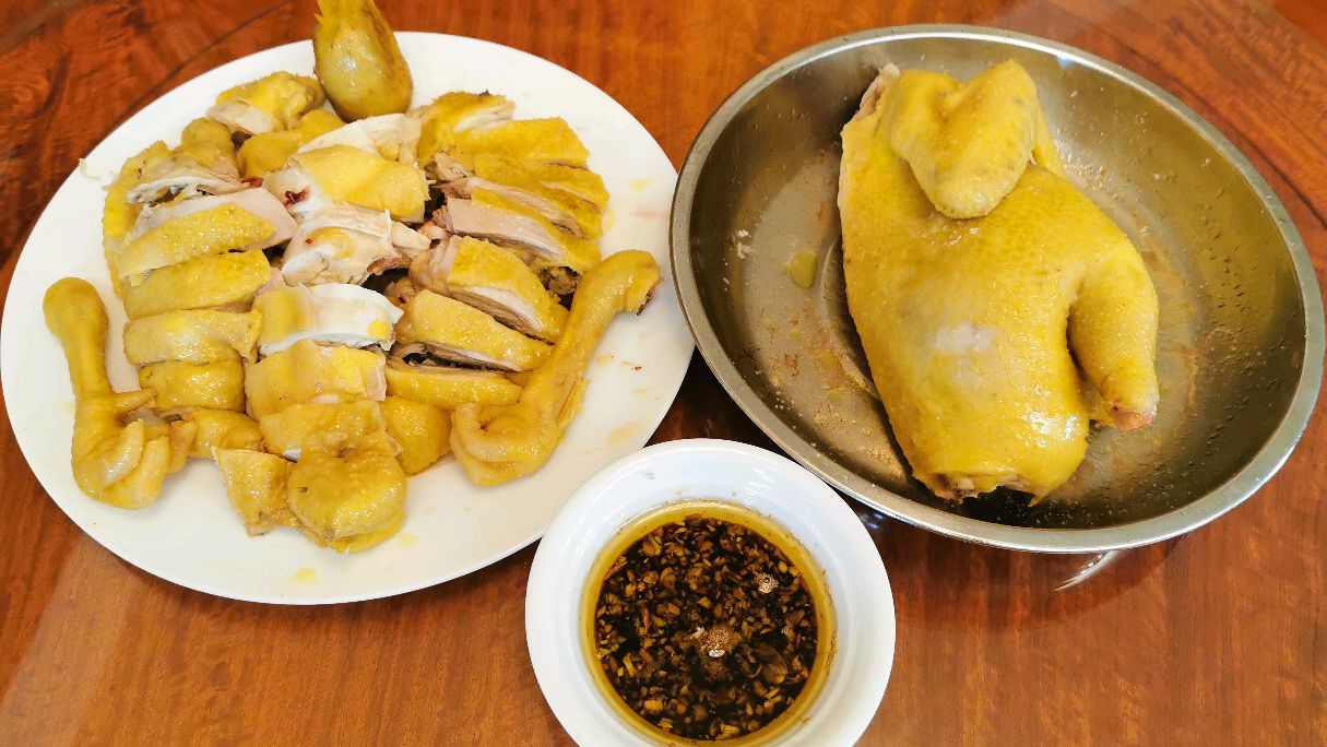 教您做正宗客家白切土阉鸡,一鸡三吃,刺激您深藏的味蕾