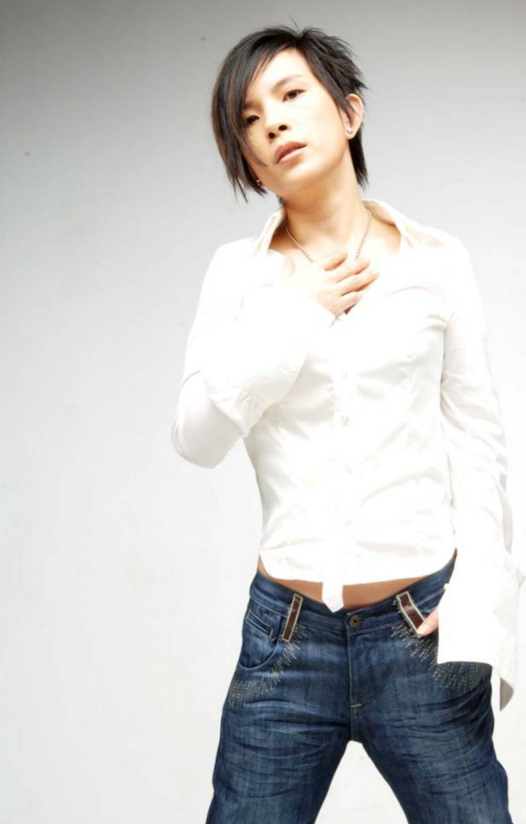 她就是潘美辰,1969年6月30日出生于台湾台北县,中国台湾女歌手,词曲