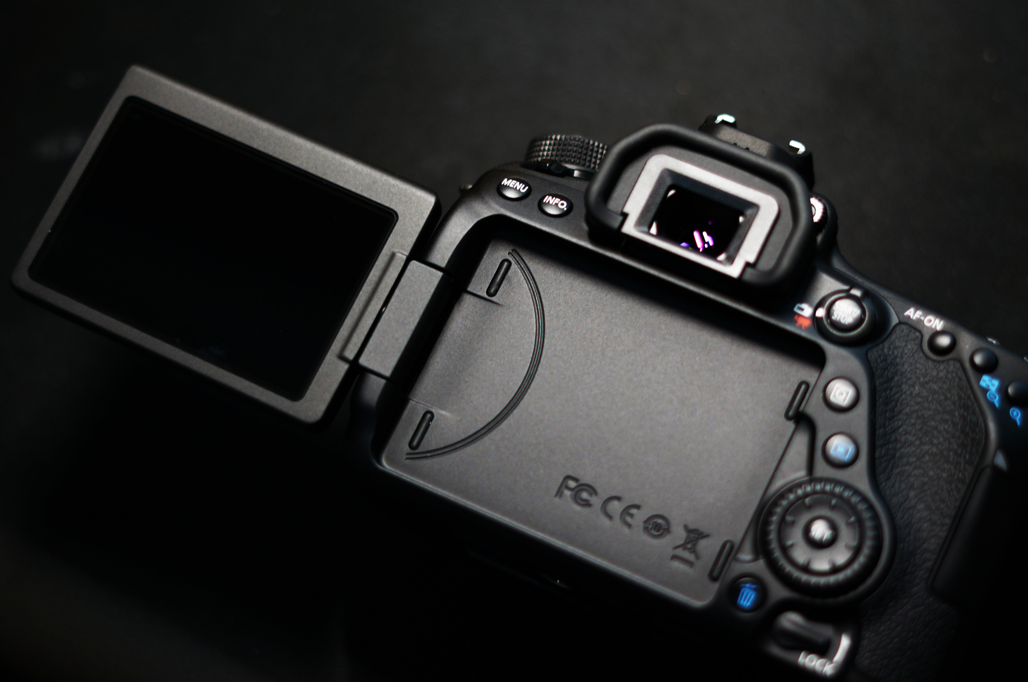 年末对自己好点,新入手佳能80d简单开箱