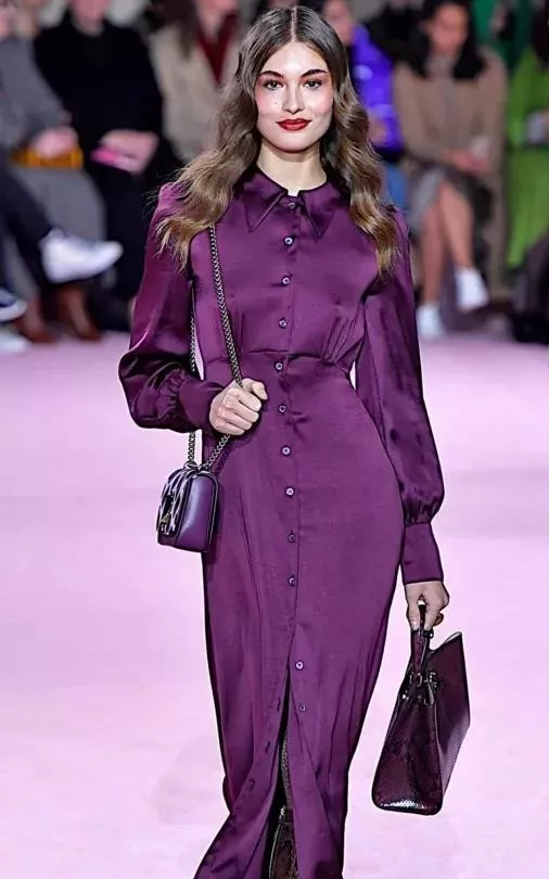 今年"咖啡色"不受宠了,现流行"黑加仑紫",显白高级又上档次