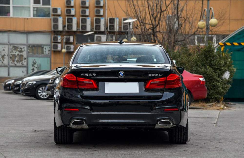 宝马5系 2018款 改款 530li 尊享型 豪华套装,官方指导价51.