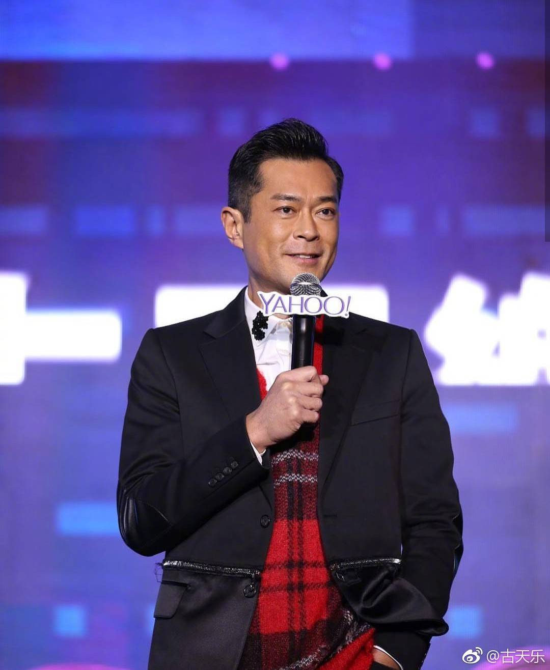 景甜为讲话途中擦鼻涕道歉,合影古天乐看着有点冷!