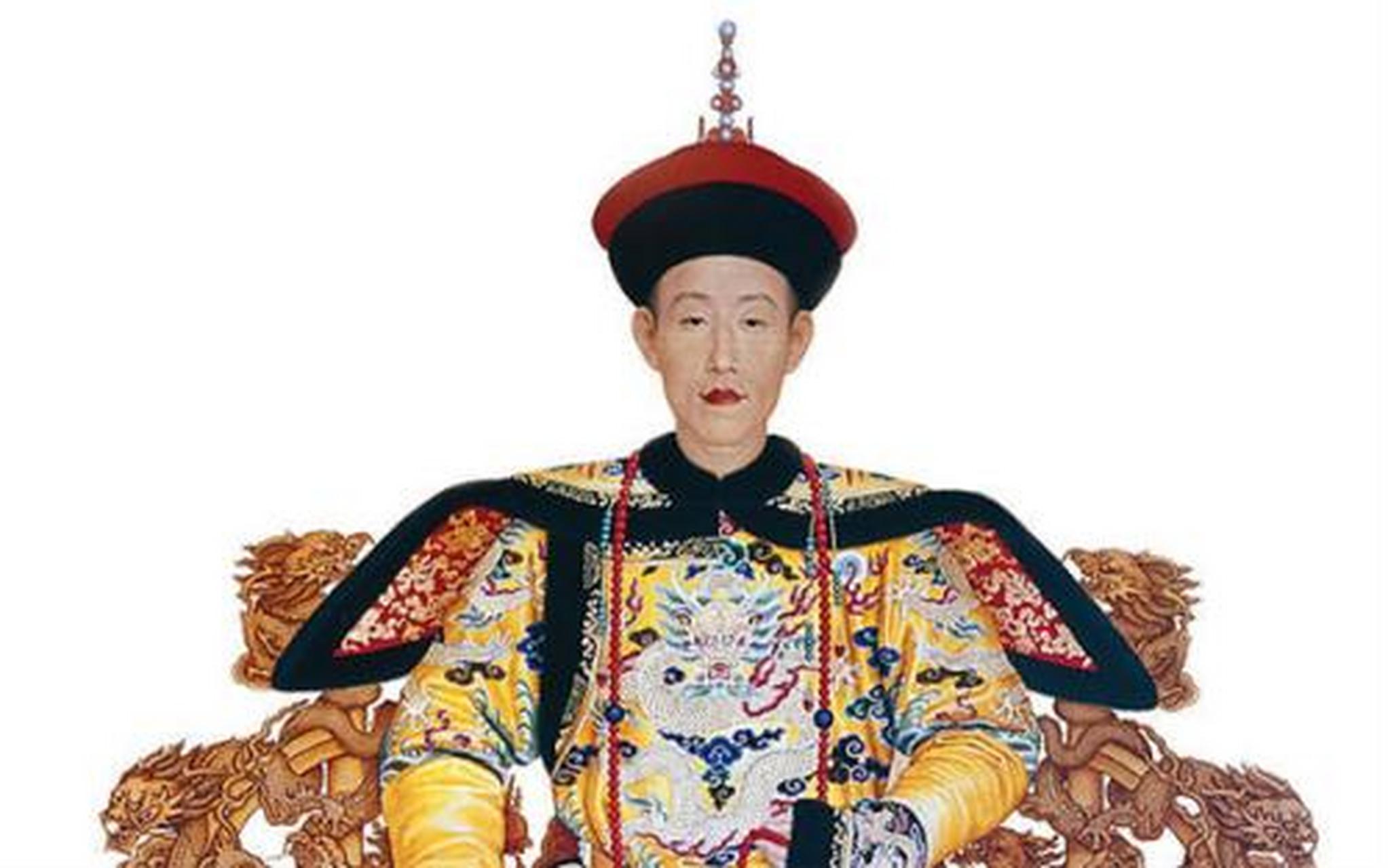 历史上真实的乾隆长得确实仪表堂堂,根据清宫史籍记载