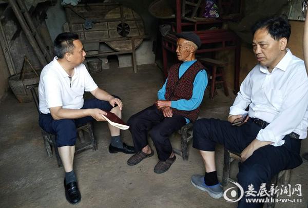 彭石清到沙塘乡石峰村调研指导脱贫攻坚工作