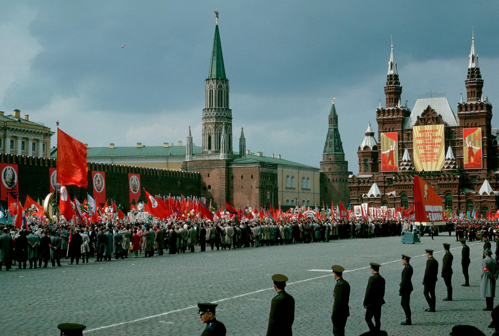 苏联国旗重返红场图片