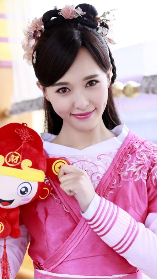 明星古装粉色纱裙造型对比,毛晓彤惊艳,唐嫣乖巧,最后一位太美