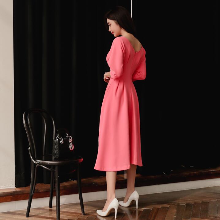 孙允珠拍摄粉红佳人长裙写真,网友:最爱粉裙公主腿精珠珠啦!