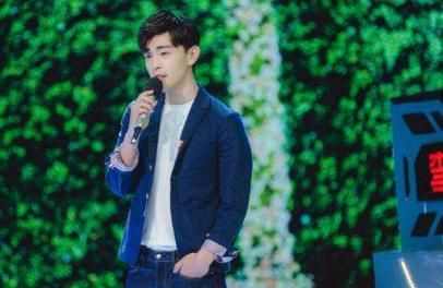 董又霖主持能力遭质疑,与邓伦握手却没采访?邓伦的反应亮了