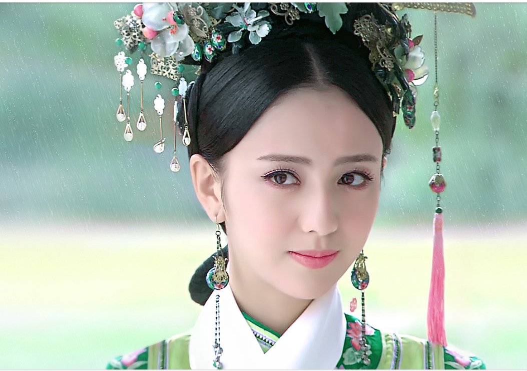 佟丽娅到朝鲜表演,罕见穿上民族服装,网友惊呼:新疆最美女星