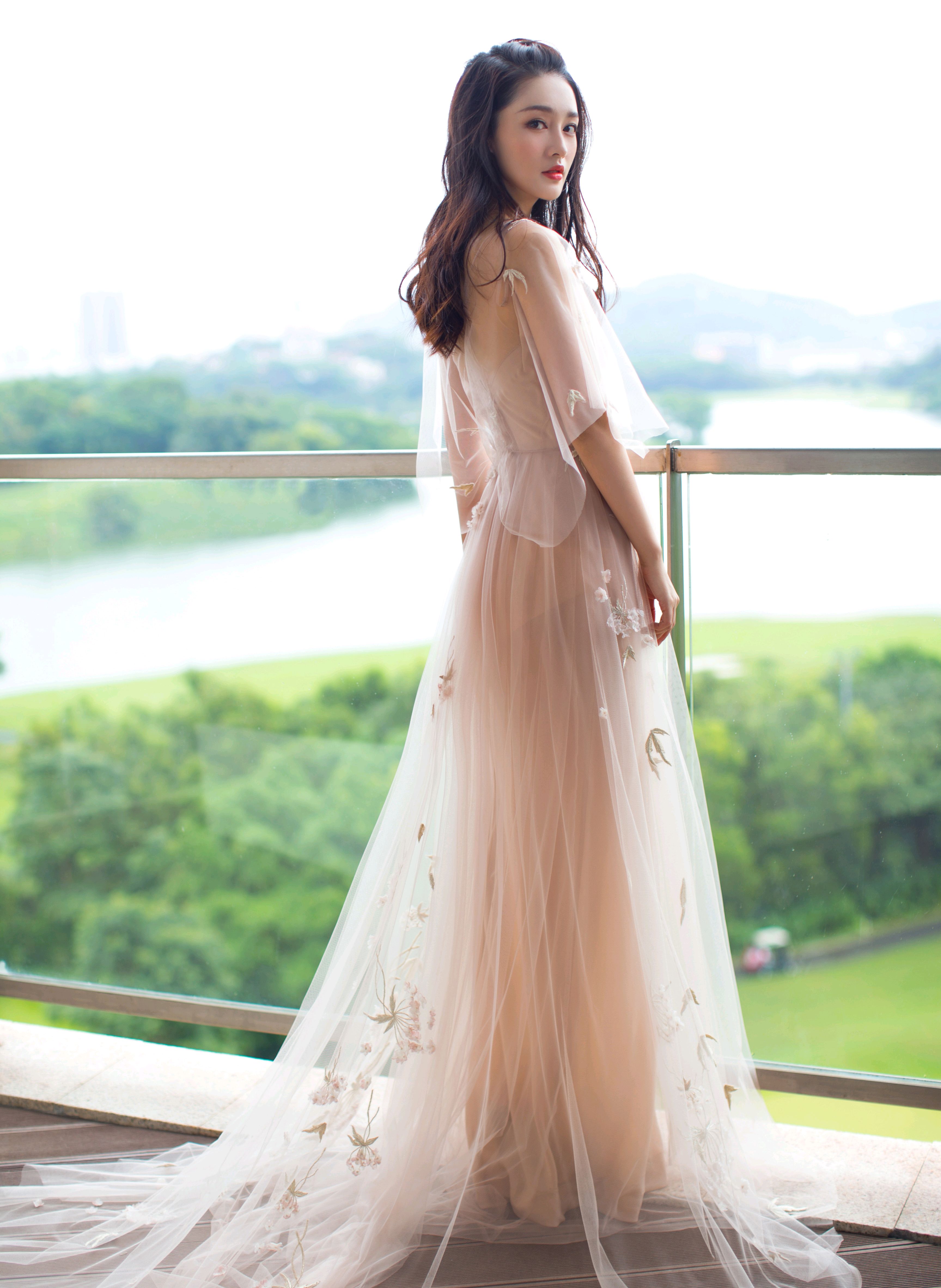 《红楼梦》最有气质的女人——李沁一袭长裙尽显妩媚多姿!