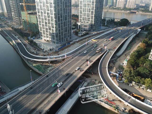 福州鳌峰洲大桥南桥头改造主体完成,明年1月新增车行匝道人行桥