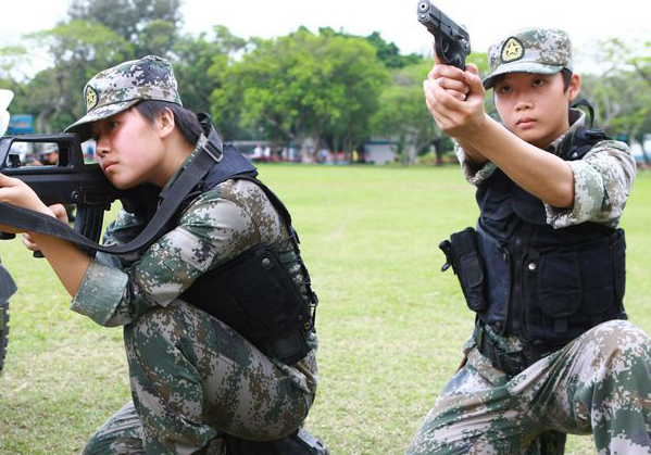 武警女上尉图片