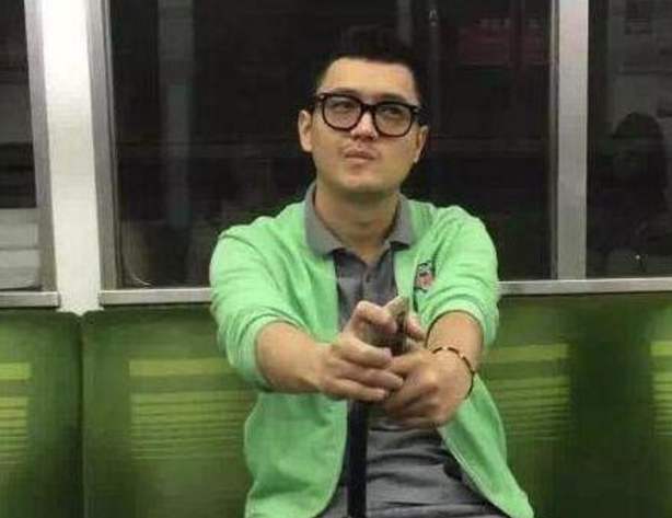 王宝强前经纪人宋喆当庭认罪,请求从轻处罚,网友:脸呢?