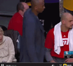 NBA五大不成文規定:又有一新秀被「欺負」,倒地之後一定要隊友來扶!-黑特籃球-NBA新聞影音圖片分享社區