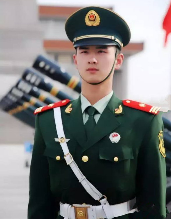 中国人民解放军军服是以1927年8月1日南昌起义时部队穿的国民革命军的