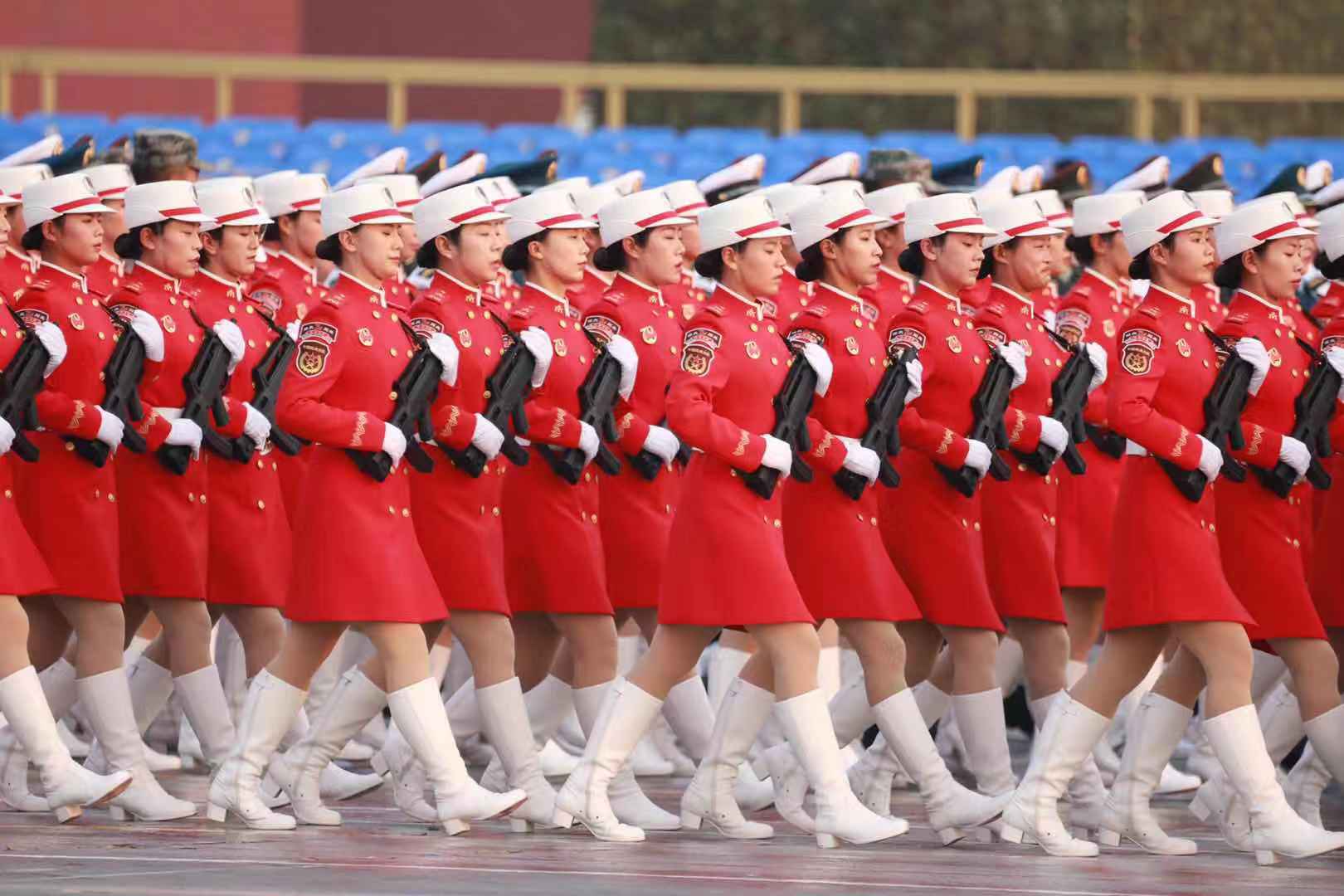 又美又飒!女民兵方队来了!