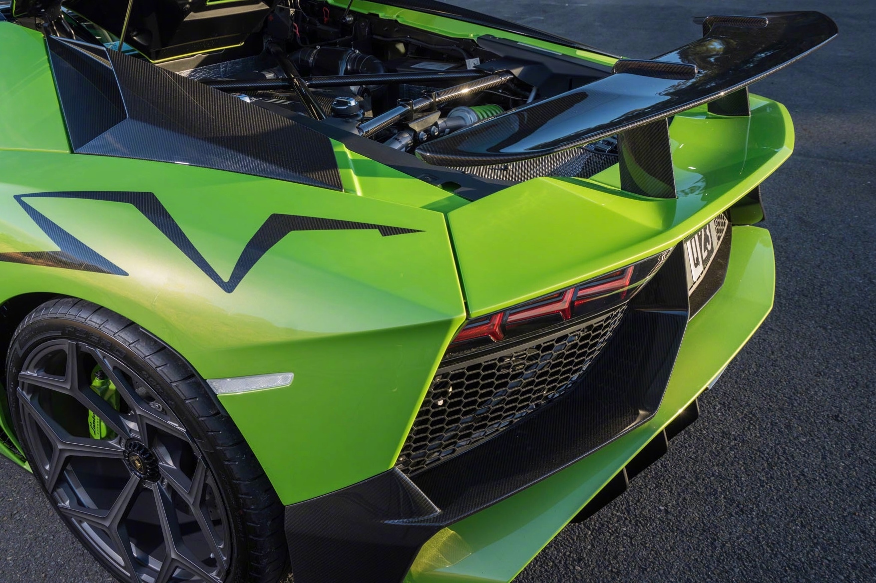 跑車美圖:蘭博基尼aventador sv roadster,一頭的綠色大牛