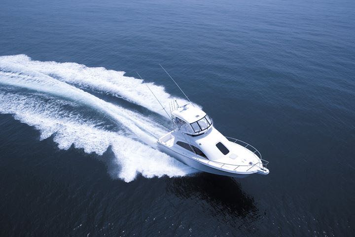 95米豪华飞桥游艇海上航行图片1