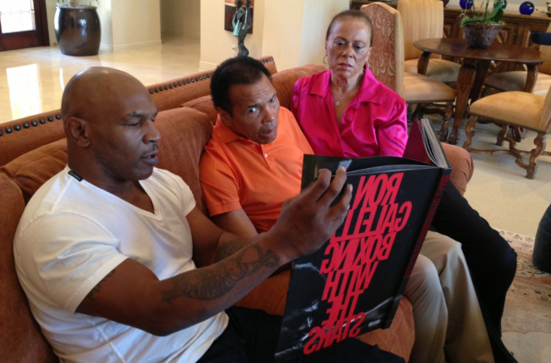 拳王阿里能打赢泰森吗?泰森直接给出答案,引来全场为泰森鼓掌