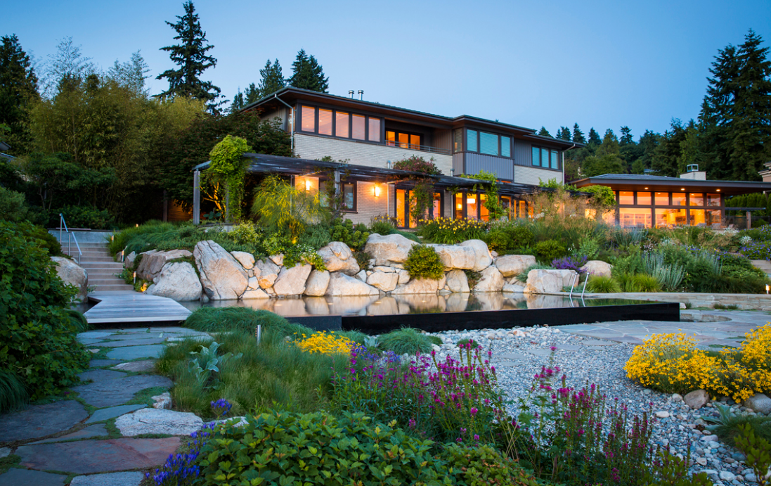 精致与质朴完美结合的湖边别墅花园 转载自百家号作者:家居馆长