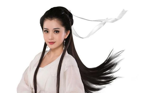 苏倩薇外表清纯柔弱,骨子里却有一股不服输的韧性,敬业精神可嘉