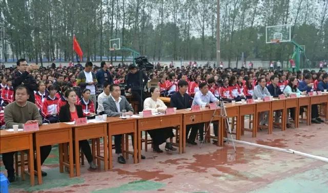 驻马店市正阳二高迎国庆大合唱比赛顺利举行