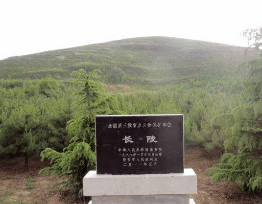 楚霸王项羽墓实景拍摄:杂草丛生,墓碑残缺,好似一座荒冢!