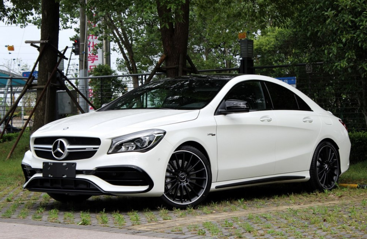 年轻人的最爱,奔驰 2017款 amg cla 45 4matic 暗夜雷霆,白色