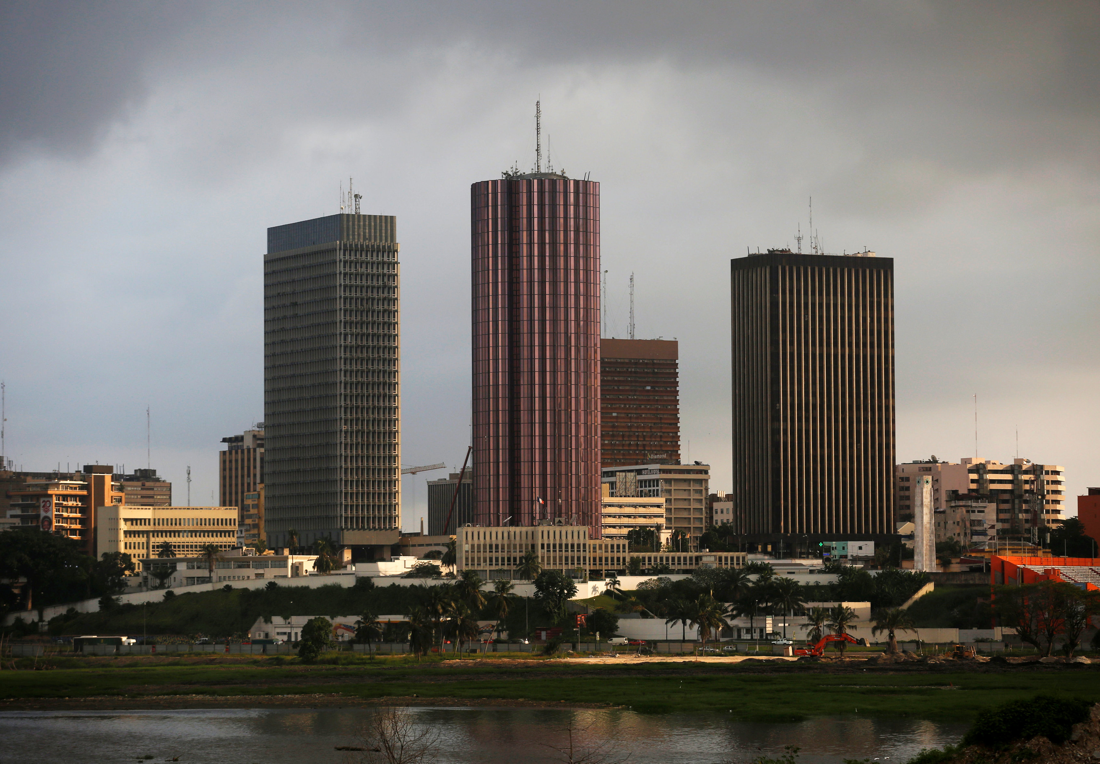 科特迪瓦总统宣布解散政府(1)