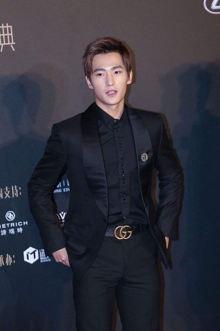 时尚先生——杨洋!即使是女明星,单论五官也没有几个人,比他更精致吧?