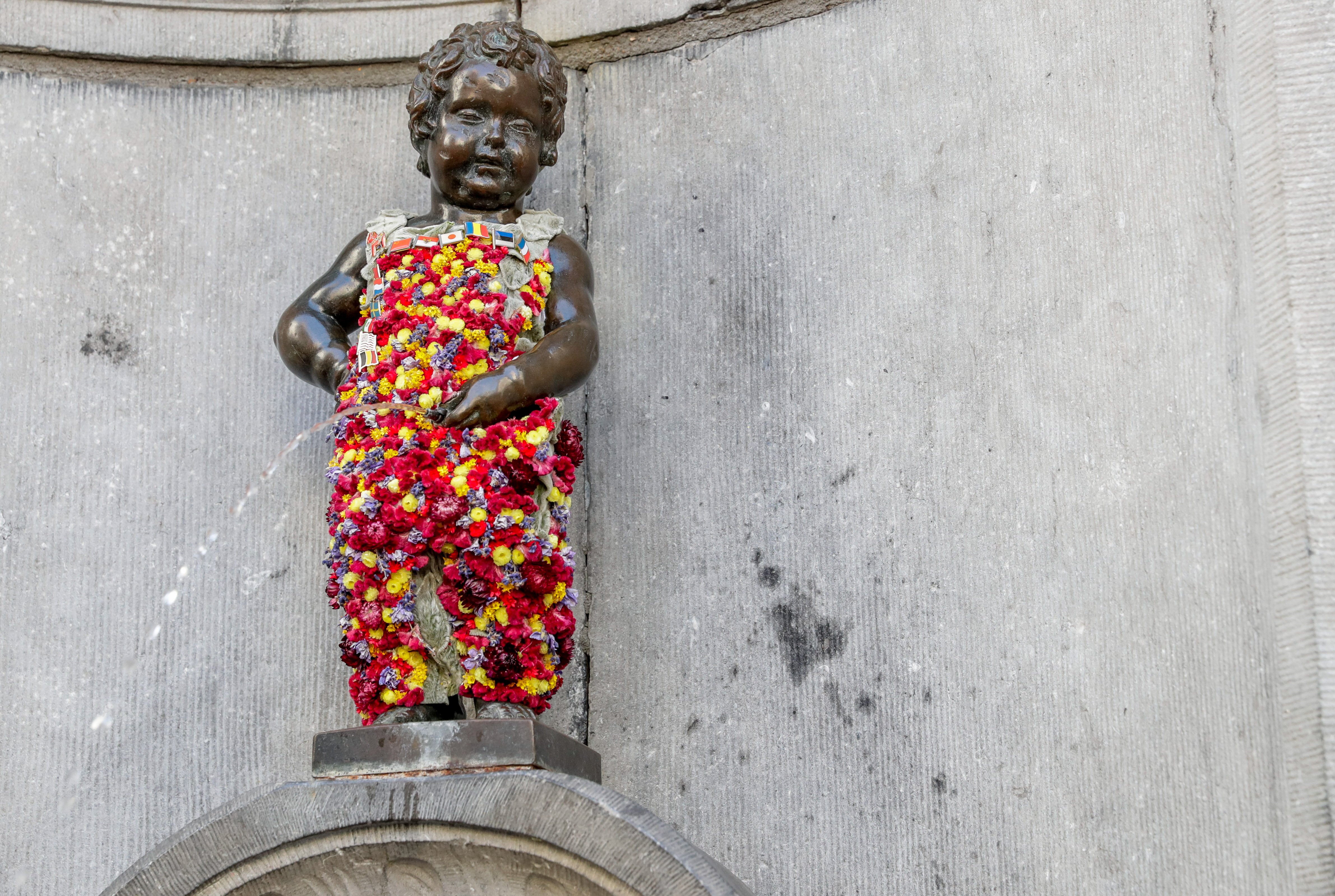 布鲁塞尔"小尿童"穿花衣(3)